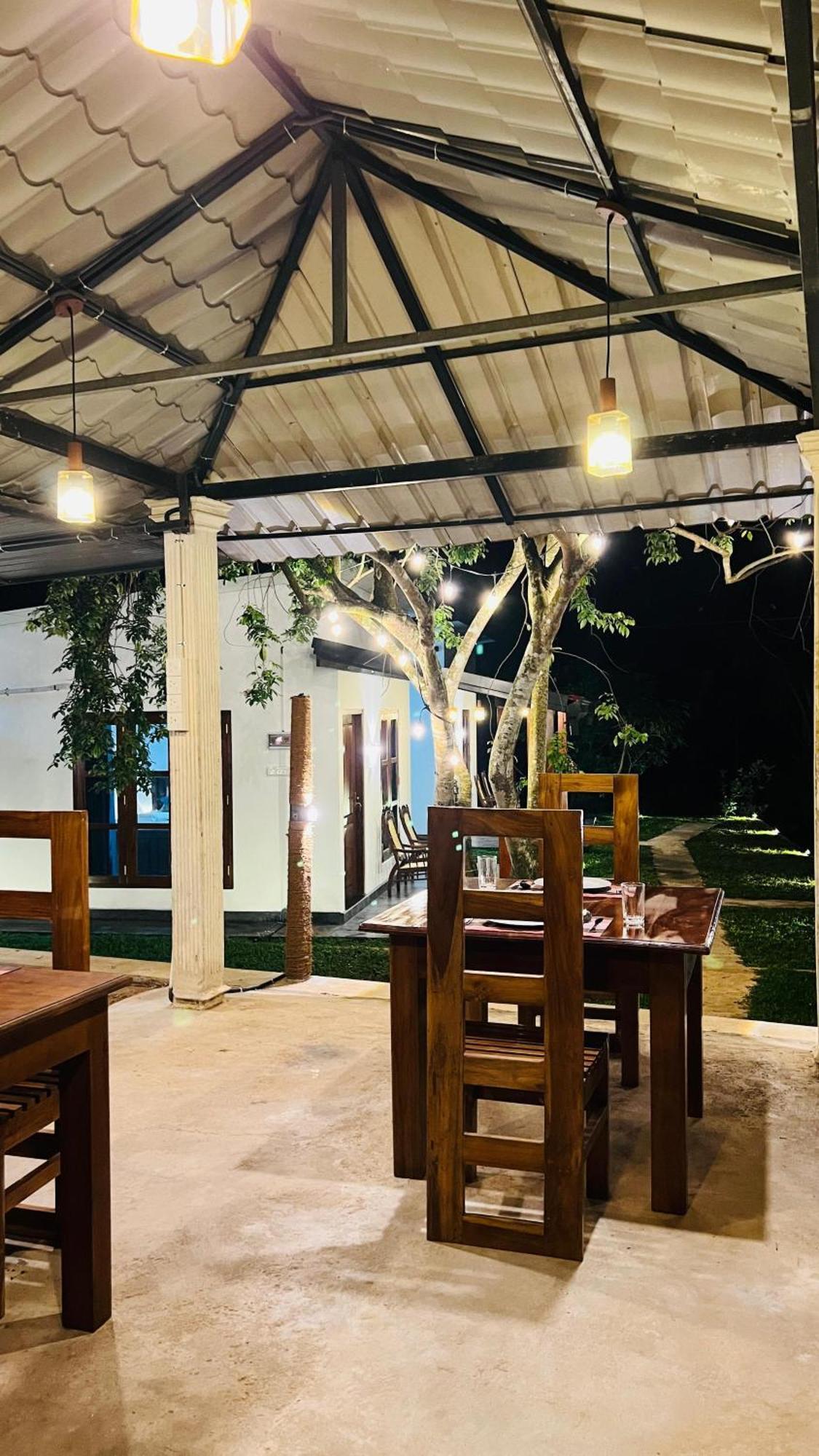 Udawalawa Safari Resort Удавалаве Екстериор снимка