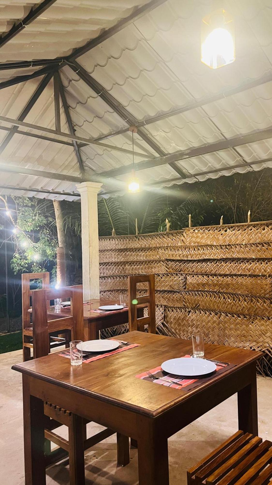 Udawalawa Safari Resort Удавалаве Екстериор снимка