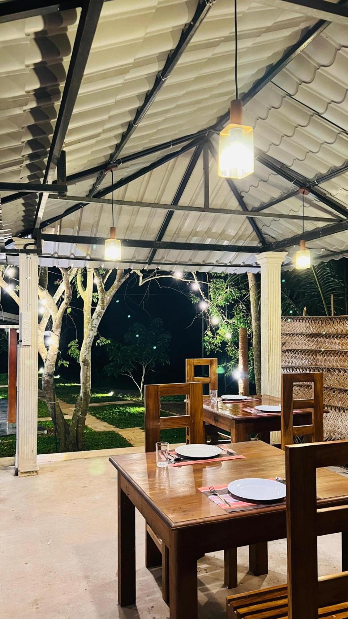 Udawalawa Safari Resort Удавалаве Екстериор снимка